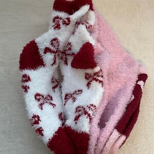 Capelli of New York Heart Pattern Fuzzy Socks - Red and Pink
